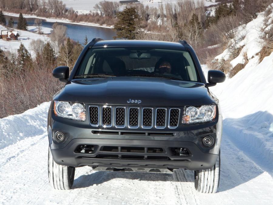  Jeep Compass 2010 года  (фото 13 из 17)